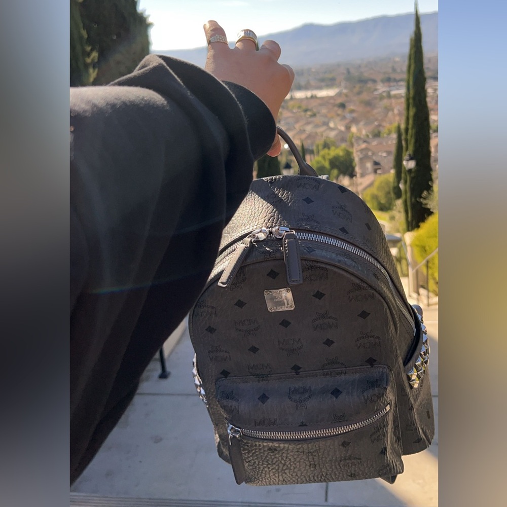 I am selling a real mcm backpack size medium it’s used no scratches looks new